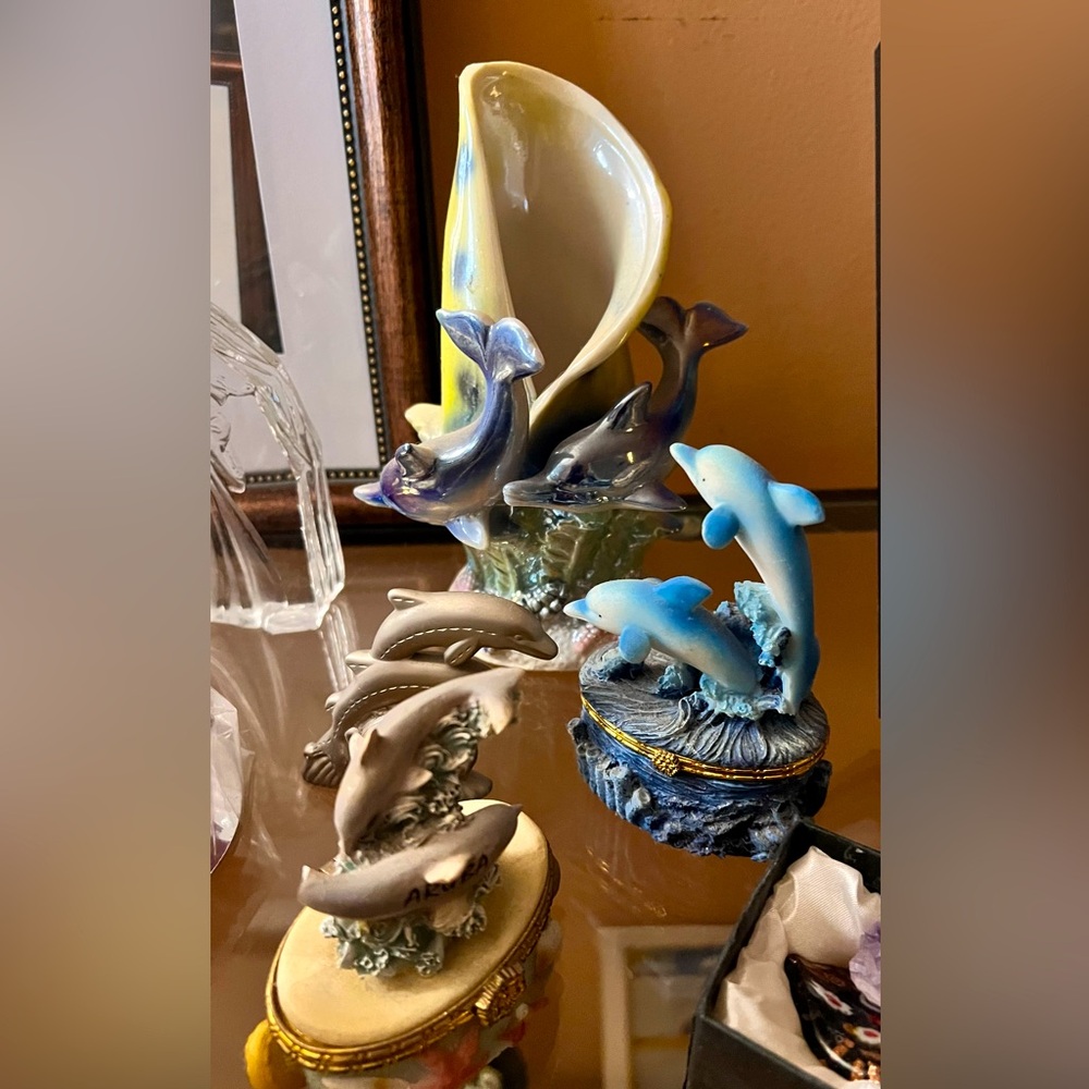 Dolphin decor